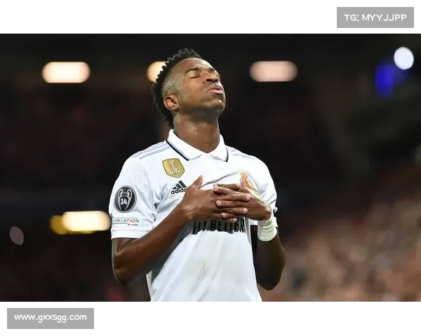 尤文图斯在欧冠赛场遭遇重重考验与不幸失利的背后分析