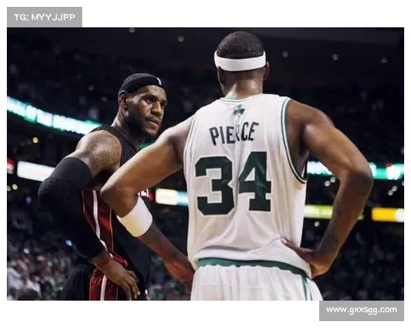 快速反击的艺术:将魔术师约翰逊与足球战术进行深度对比分析 快速反击的艺术:将魔术师约翰逊与足球战术进行深度对比分析